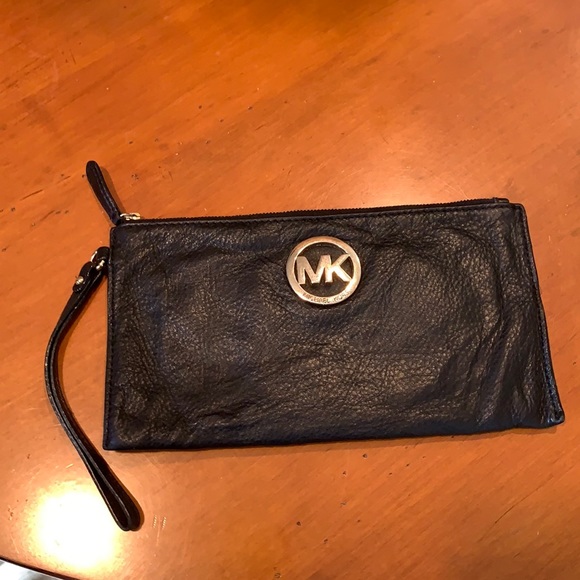 Michael Kors Handbags - Michael Kors Black Wristlet